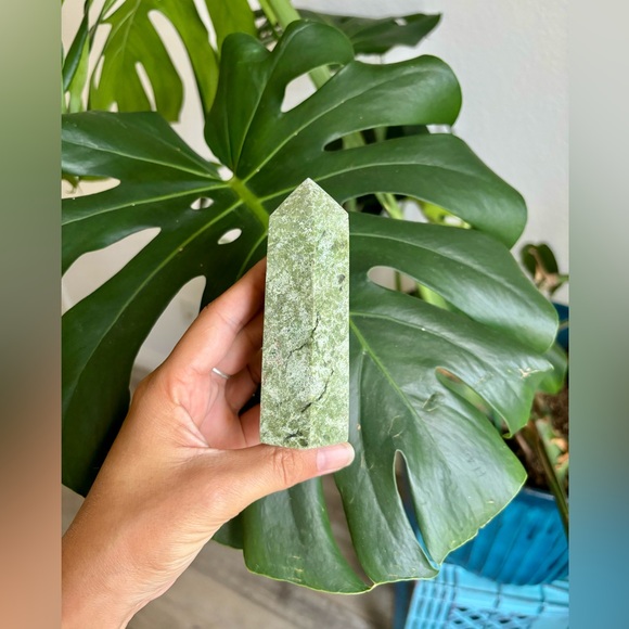 Chrysoprase Tower from Madagascar - Picture 3 of 4